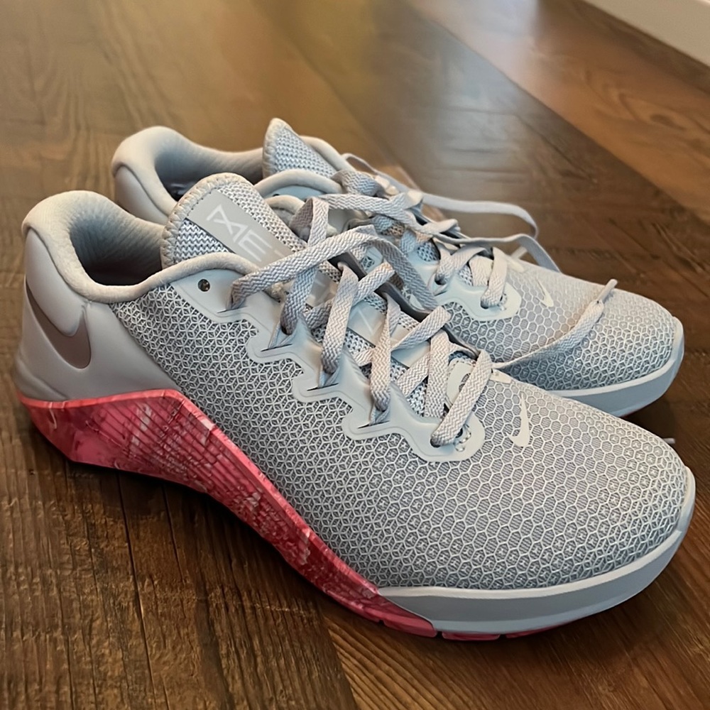 Grey & Pink Women’s Nike Metcon